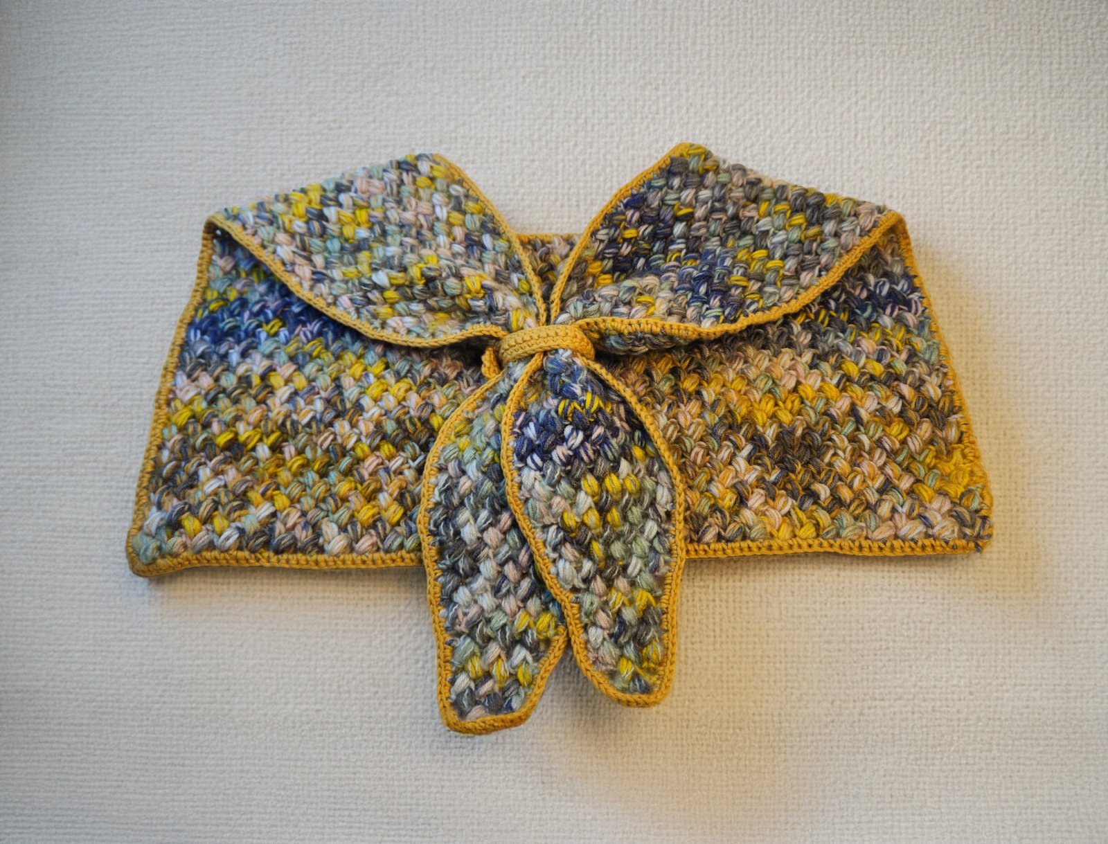 Bağlamalı modern stil örgü yaka aksesuarı